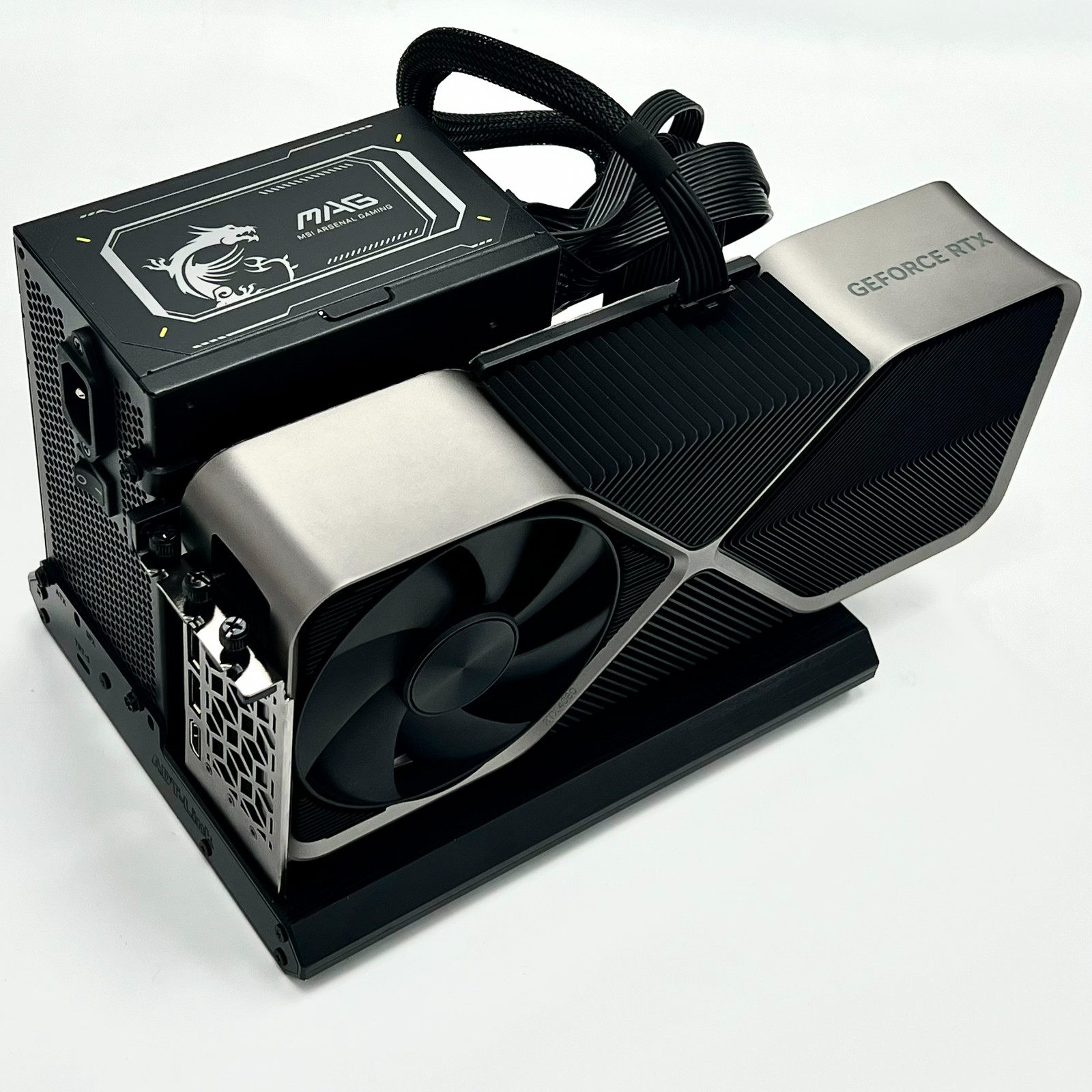 ADT Thunderbolt-5 PCIe 4.0 x4  - Thunderbolt 4 External Gpu Enclosure บทวิจารณ์และราคา